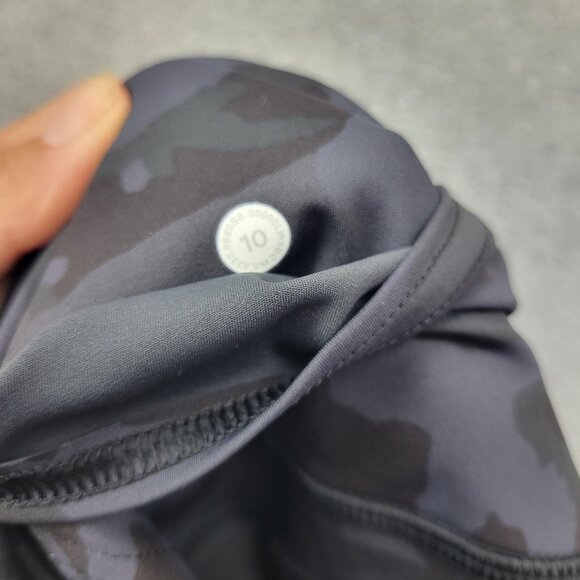 Lululemon Pants Womens 10 Black Camo Fast free Crop‎ Pocket Leggings Yoga Gym - Picture 12 of 13
